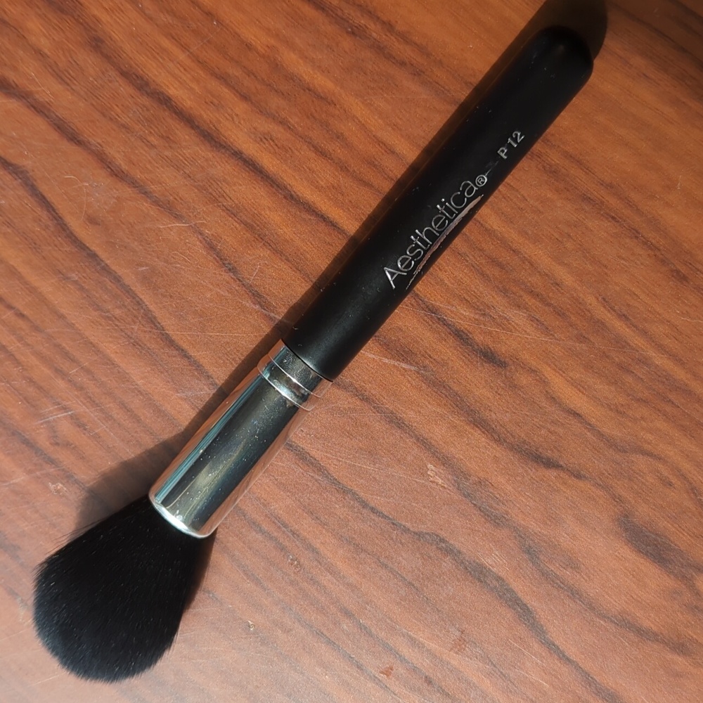 Powder Foundation & Blending Brush - Picture 2 of 3